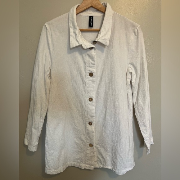 Women's White Cotton/Linen Button Up Top - Picture 2 of 11